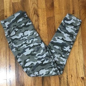 Rock & Republic Slimming Jeggings